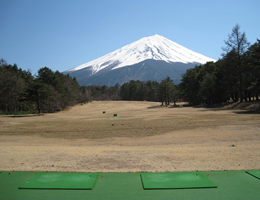 ゴルフ場と富士